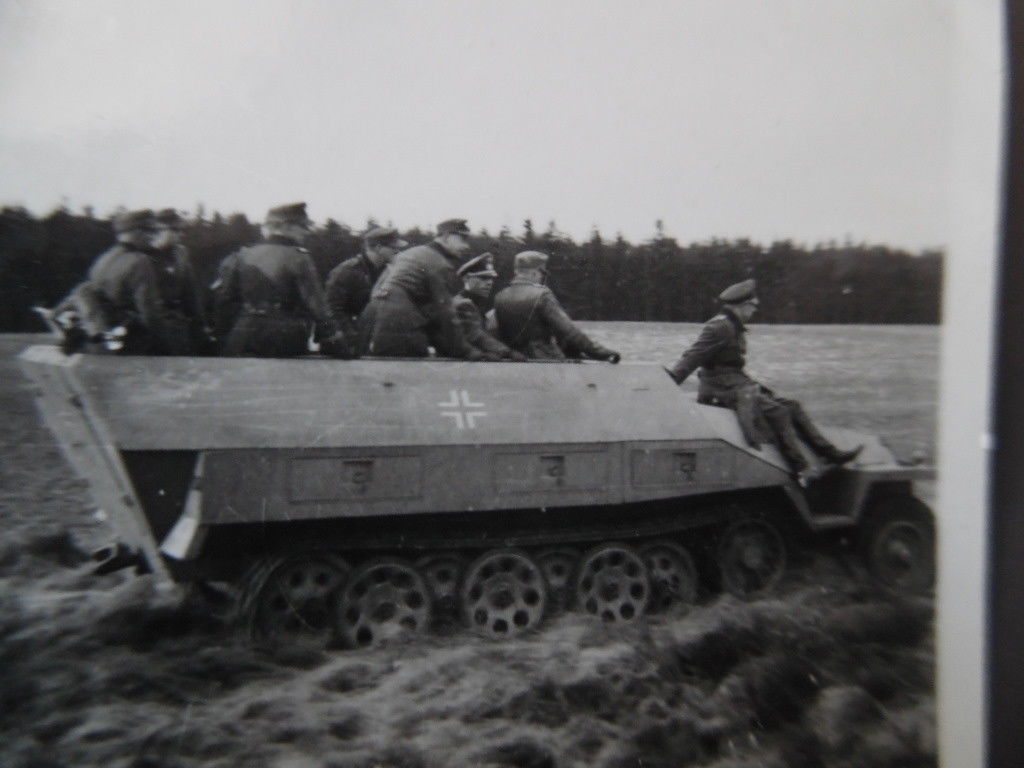 Soldat bei Ausbildung an Panzer SPW Halbkette in Dänemark1