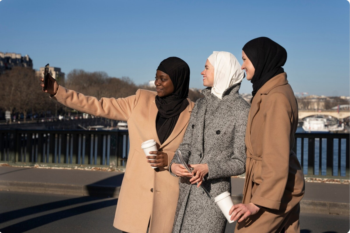 C:\Users\lenovo\Pictures\Saved Pictures\muslim woman\Screenshot_29-10-2025_9646_it.freepik.com.jpeg