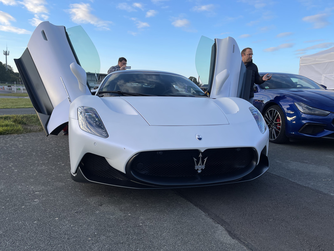 DE8C03EB-33FF-4DC9-9945-F197D7418E8B