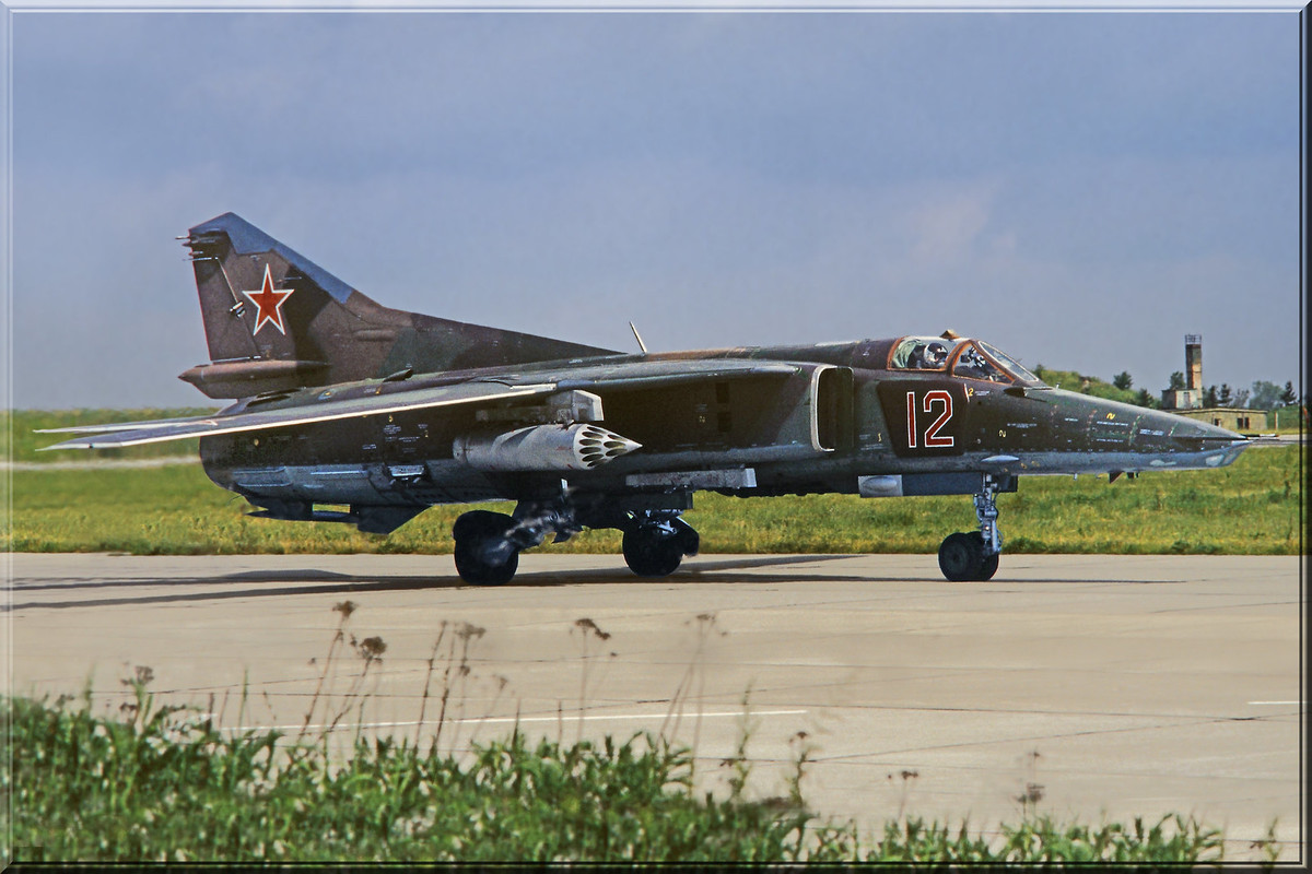 296 APIB Mig-27M 12 Red_83712545405, Summer 1991