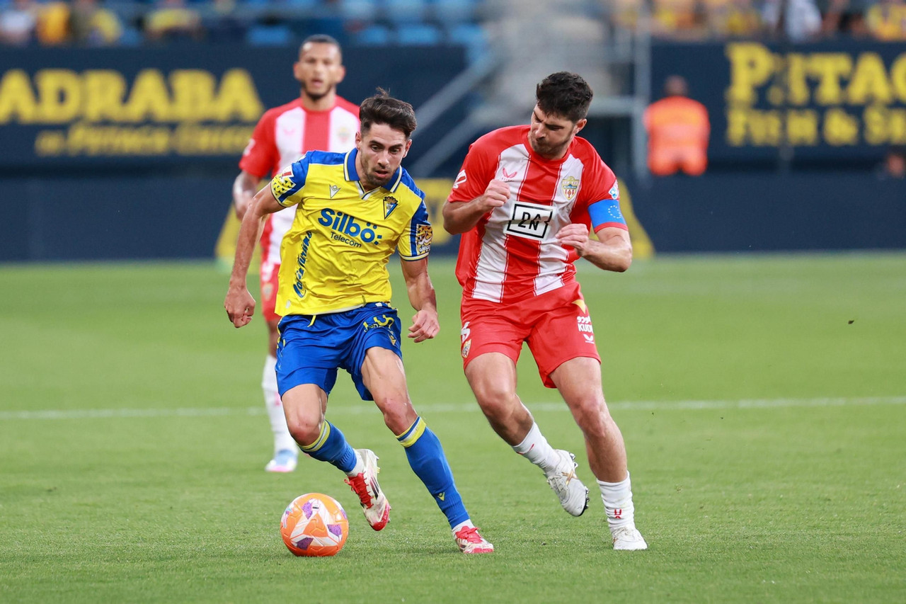 Almeria vs Cadiz CF, 22h15 ngày 16/11