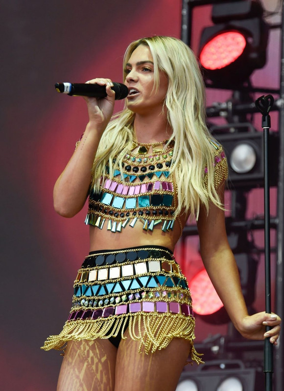 Louisa-Johnson-Booty-UPSKIRTSTARS.COM (7)