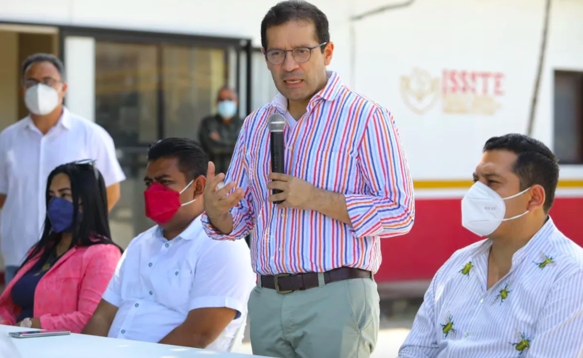 Director de ISSSTE anuncia su candidatura para gobernador de Oaxaca