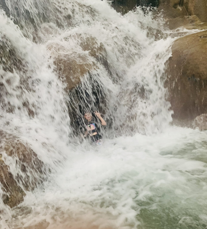 AAEEB8A1-233B-488C-859F-89B717C69452