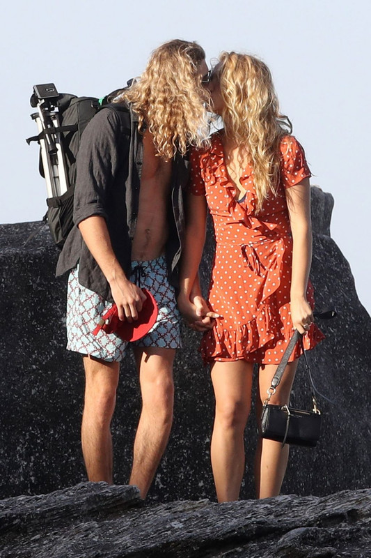 Sailor-Brinkley-Cook-Upskirt-STARS-com-4-19