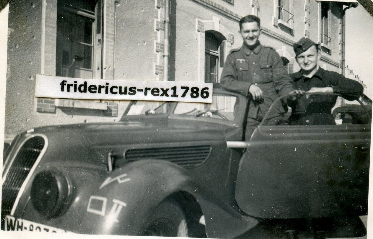 Foto WH Panzer Rgt. 201 Frankreich 41 Beute PKW Kübelwagen KFZ Rgt. Wappen