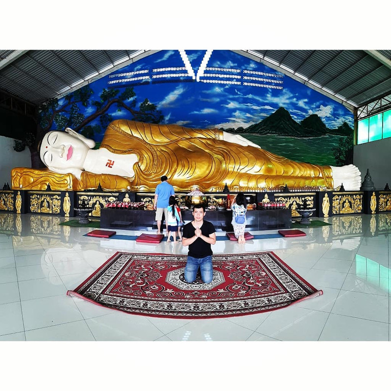 Patung Buddha Tidur di Vihara Buddha Dharma 8 Pho Sat, Bogor