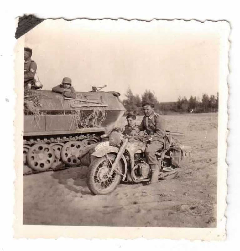 Foto 2.WK Sdkfz Schützenpanzer Motorrad Beiwagen