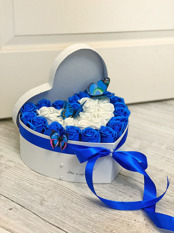 Cutie inima albastra