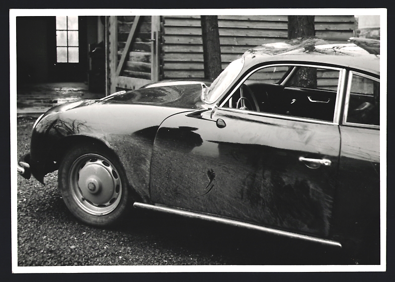 Fotografie Auto Porsche 356 Spoortwagen mit Unfallschaden grosse Delle im Dach vorne