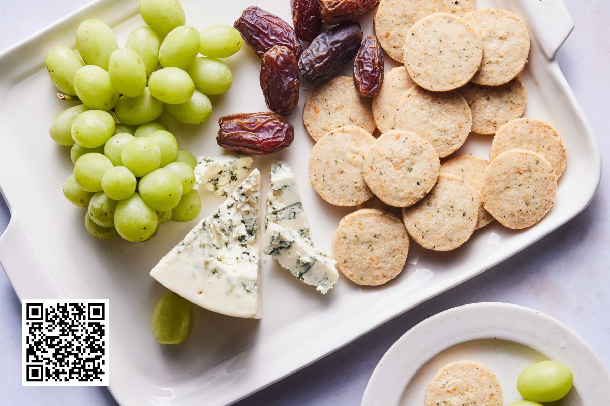 Water Crackers for Kids: A Simple and Tasty Snack Option