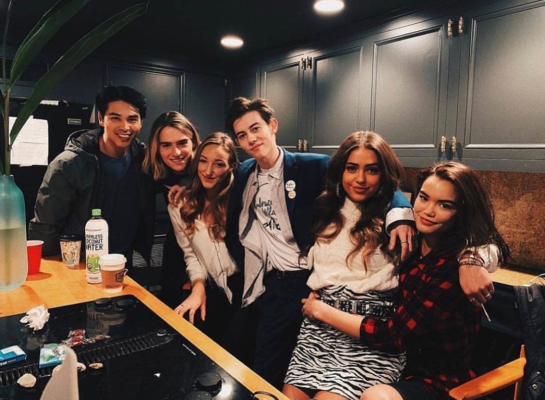 Ava Michelle bersama para pemeran Tall Girl (2019)