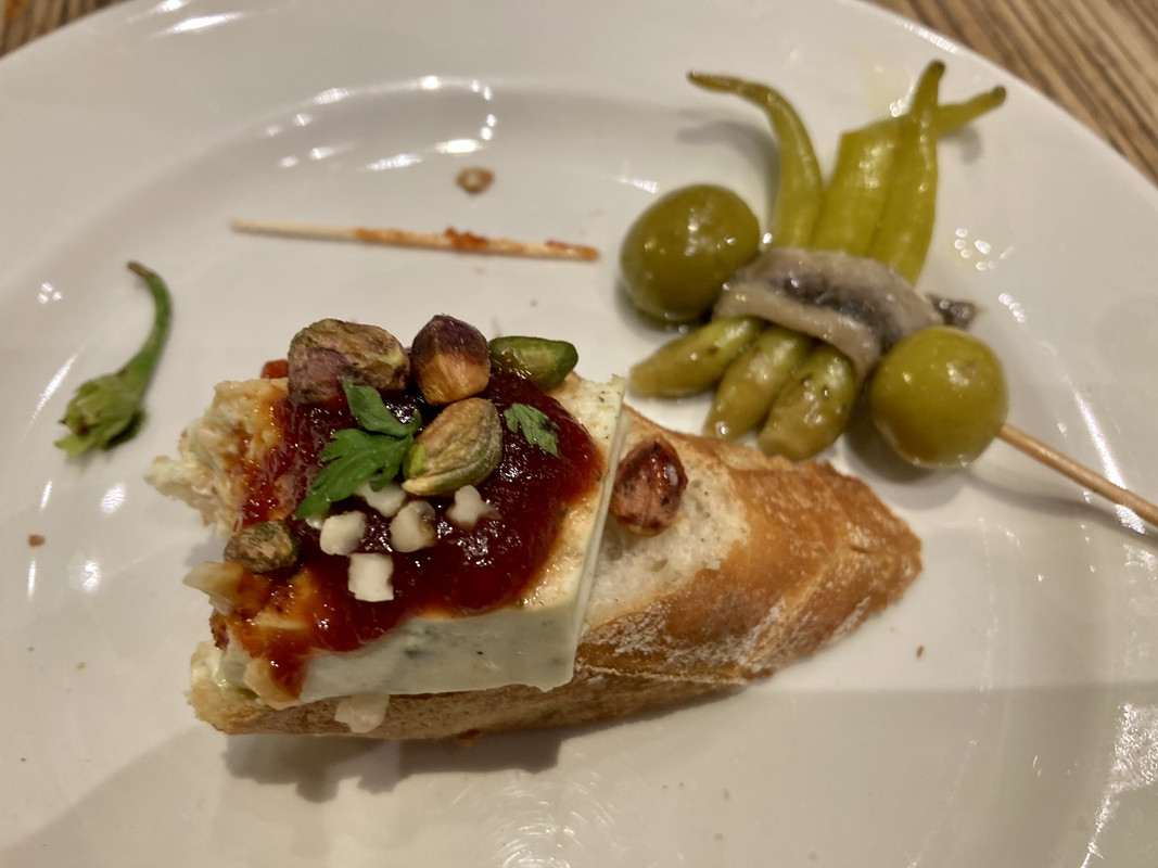 0AD4E6A6-F25F-429F-88D1-2E1AE26F6880