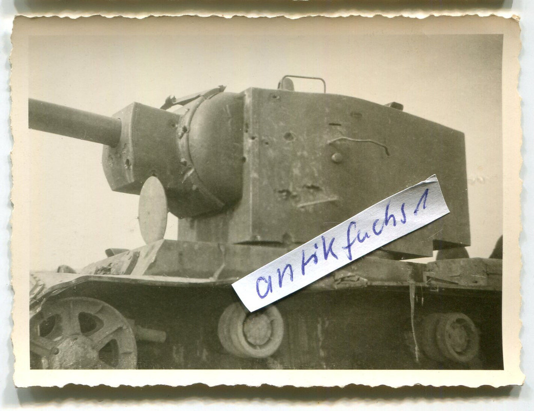 abgeschossener schwerer KW-1 Panzer aus Rußland im 2.WK.