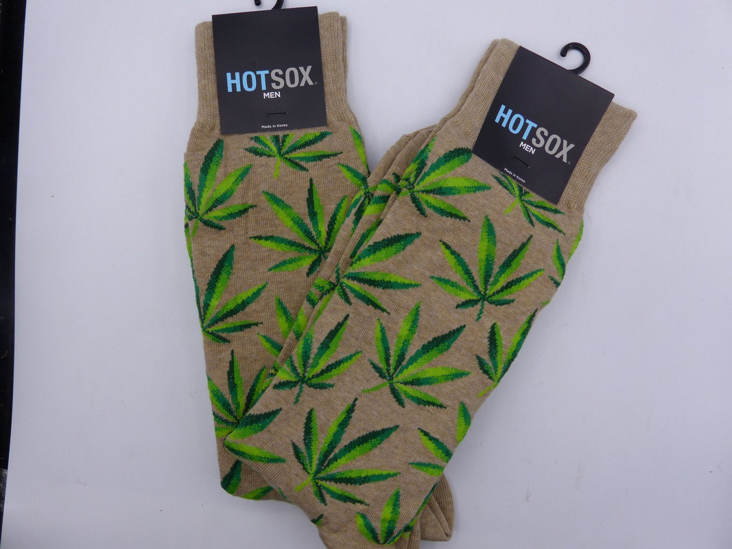 LOT OF 2 HOT SOX HM100660 HEMPH MENS TAN HEMP LEAVES DRESS SOCKS SIZE 10-13