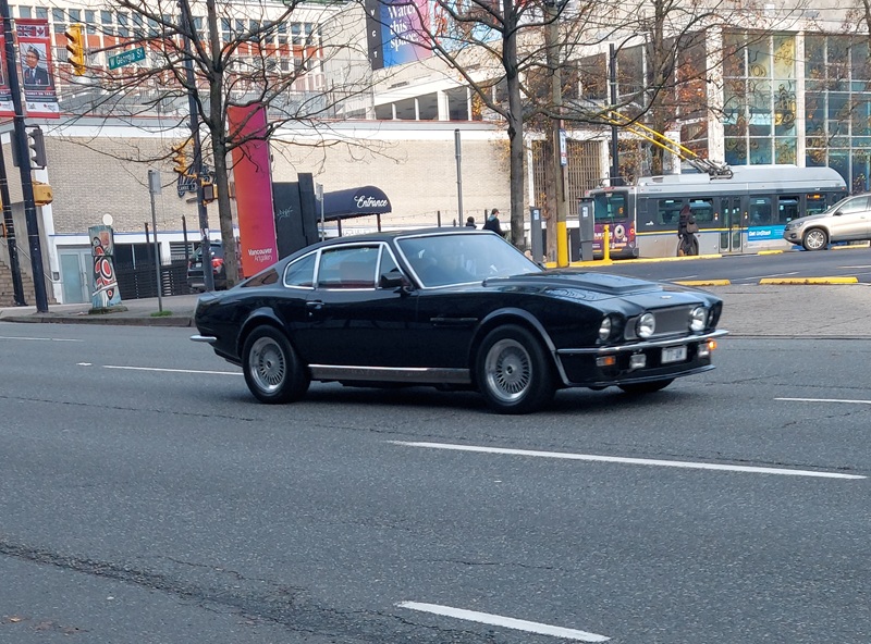 i.postimg.cc/GpLnTqpb/aston-martin.jpg