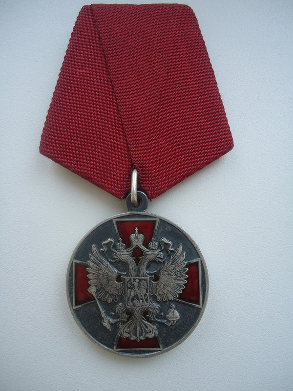 Медалью ордена за заслуги перед отечеством ii степени с изображением мечей