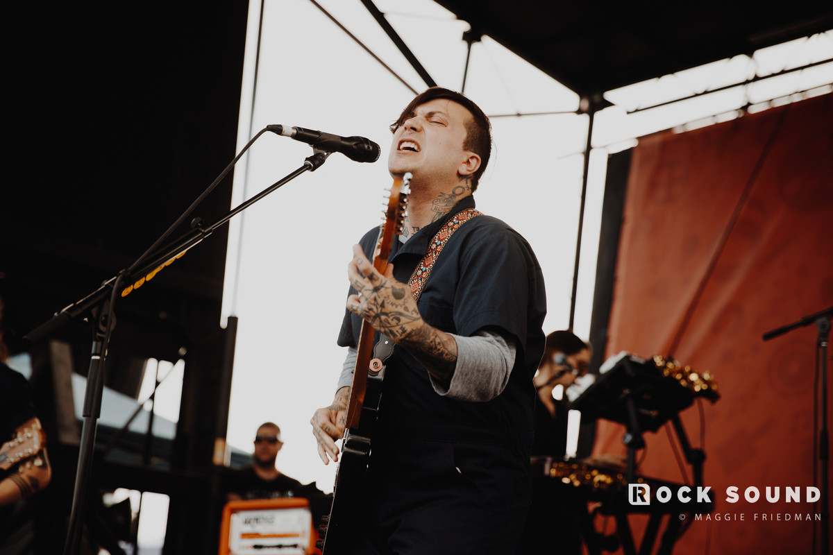 RockSound, “Frank Iero on Being Inspired by Fans: “I’m Honoured that I Get to be a Part of this Thing” [Traducción] [24.12.2019] Frank-Iero-5-of-11