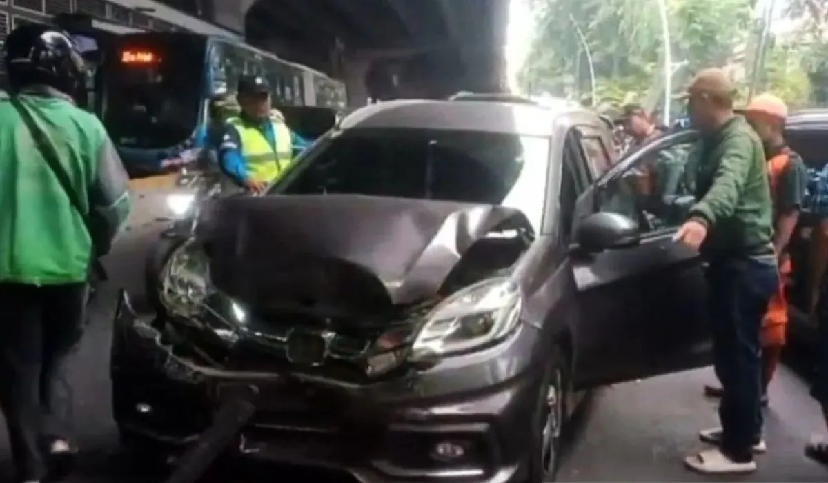 Kecelakaan Beruntun Jatim Libatkan Delapan Kendaraan, Tiga Luka-luka
