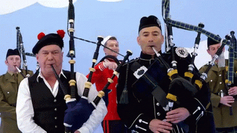 bagpipe-anthony-wiggle.gif