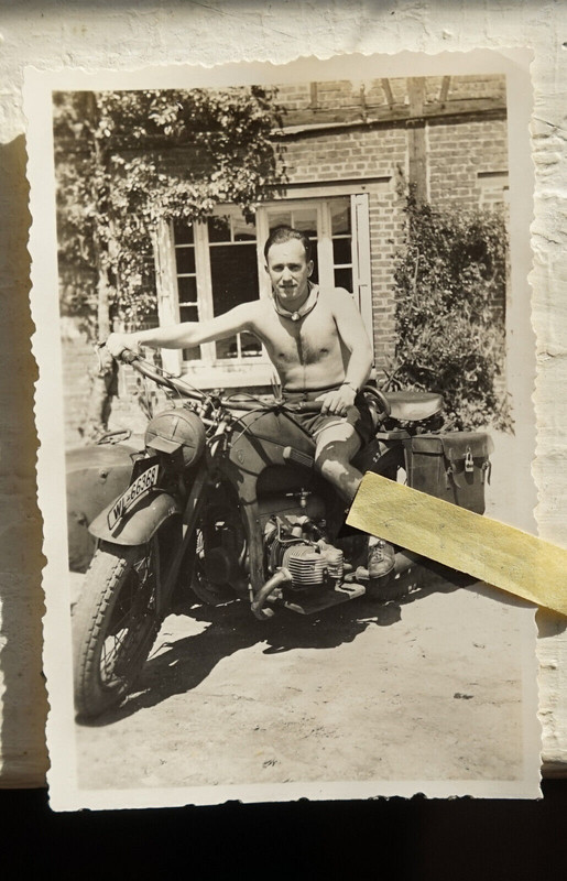 Foto alt Wk2 Motorrad Zündapp Fahrlehrer Nummernschild Luftwaffe halbnackt WL