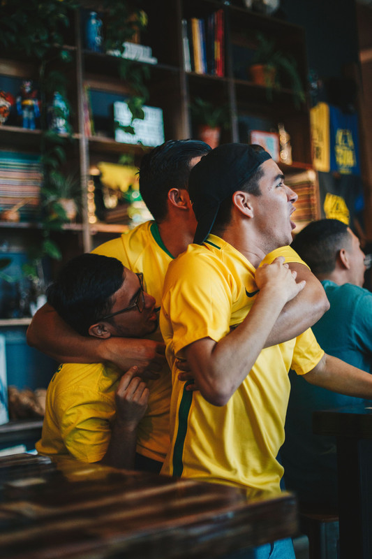 5 Melhores Bares para Assistir o Brasil em SP