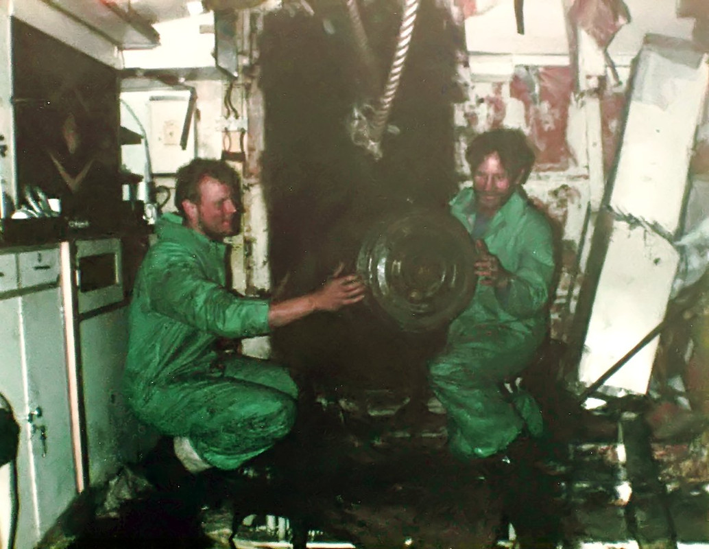 Fleet Clearance Diving Team 1 (FCDT 1 - OIC Lt Cdr Brian Dutton DSO MBE RN) removed the remaining un