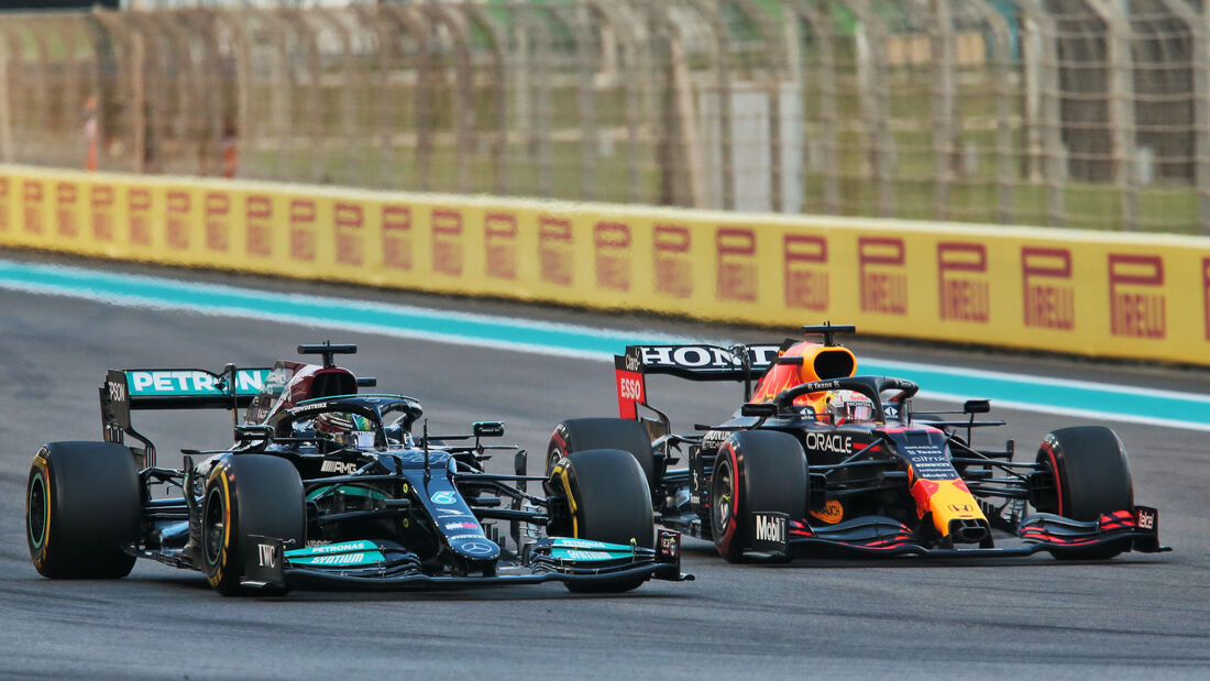Lewis-Hamilton-Mercedes-Max-Verstappen-Red-Bull-Formel-1-GP-Abu-Dhabi-12-Dezember-2021-169Gallery-44