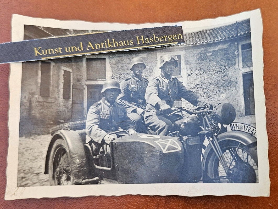 Foto Wehrmacht gespann Motorrad Soldaten Technik Sanitäter Kompanie DRK