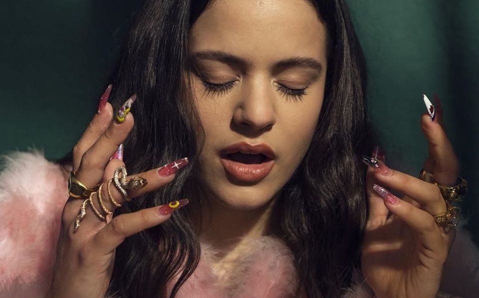 Rosalía confiesa por qué sus uñas son extremadamente largas