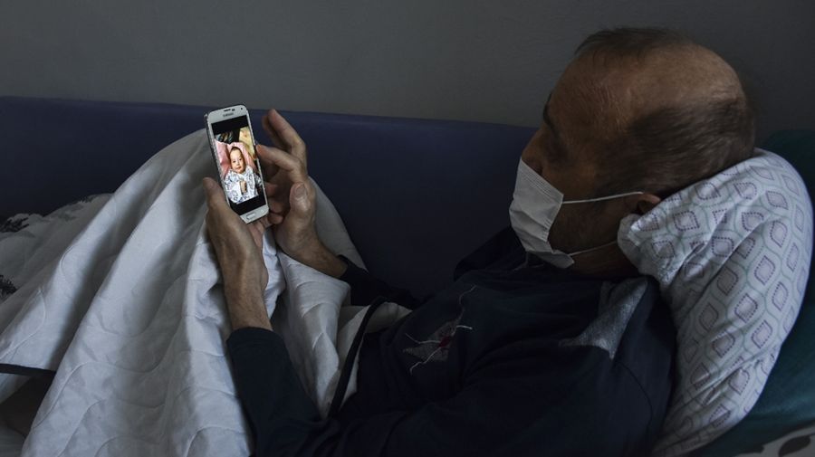 Hombre da positivo a COVID-19 más de 70 veces en Turquía