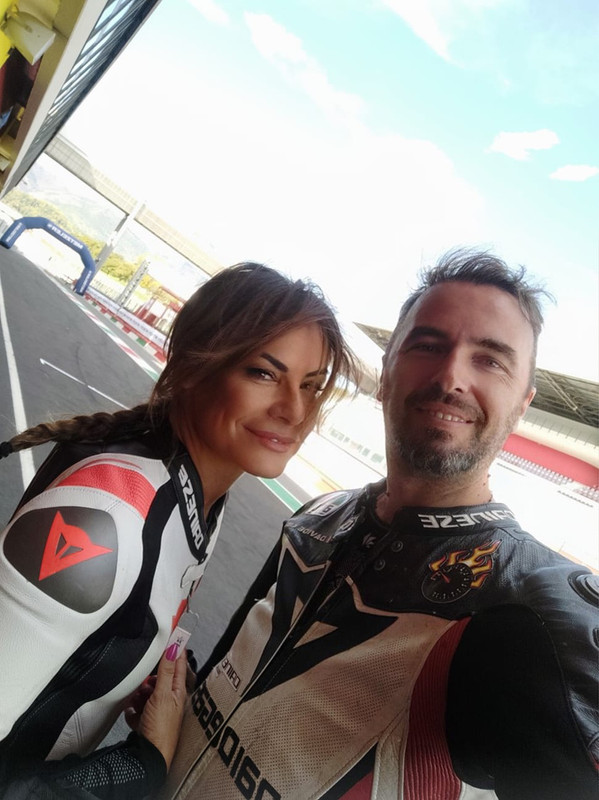 6DA7055B-2124-4F94-9B52-81C524F0531F