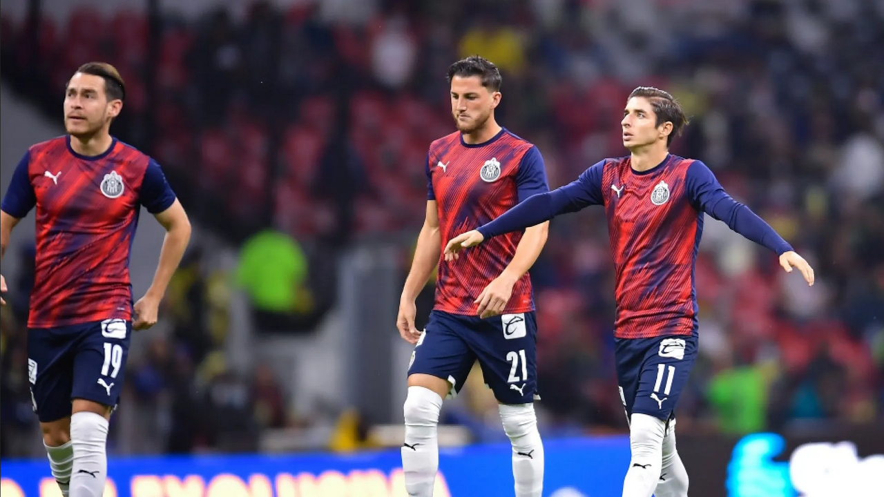 Se despide del Club: Primera baja de Chivas tras su eliminación del torneo