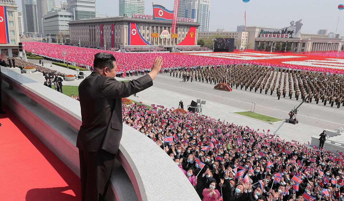 Kim Jong Un culpa del brote de COVID-19 a funcionarios “flojos e inmaduros”