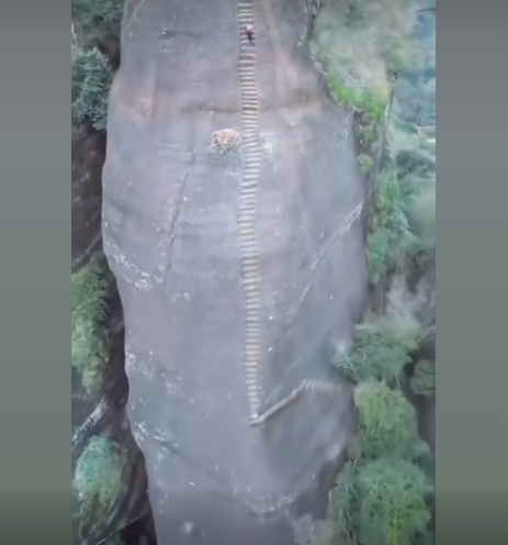 Danxia Mountain in Guangdong Danxia Mountain in Guangdong