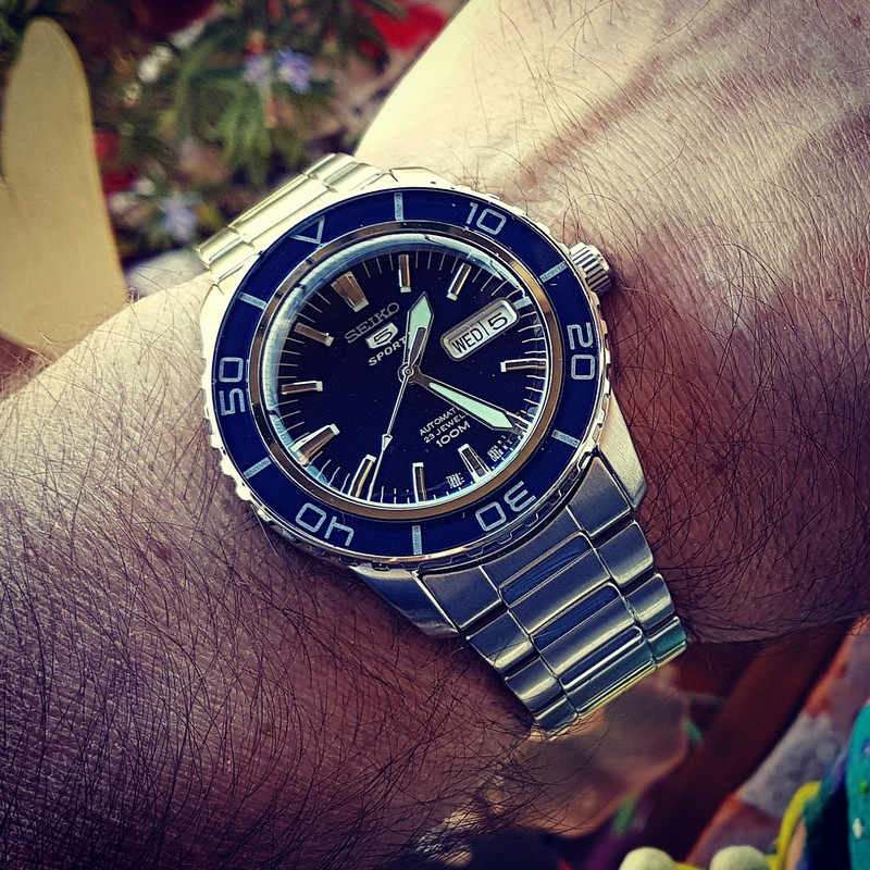 Seiko 5 SNZH53 Cal. 7S36 100M (1)