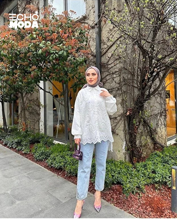 بلوزة تل أبيض مطرزة بالنقشات الخفيفة مثالية للخروج والإطلالات الصيفية الأنيقة بلوزة تل أبيض مطرزة بالنقشات الخفيفة مثالية للخروج والإطلالات الصيفية الأنيقة