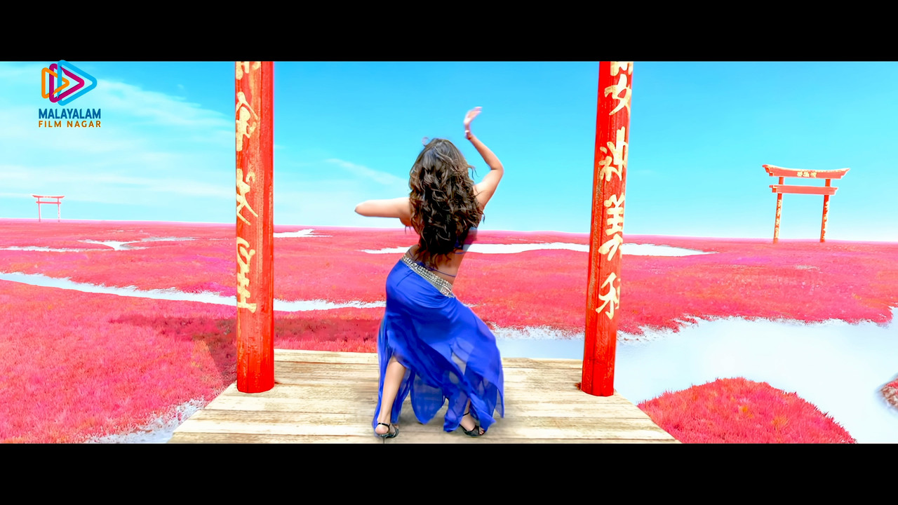 Samantha Hot Song 01 Alludu seenu 4K  sourch.mp4_snapshot_02.10.601