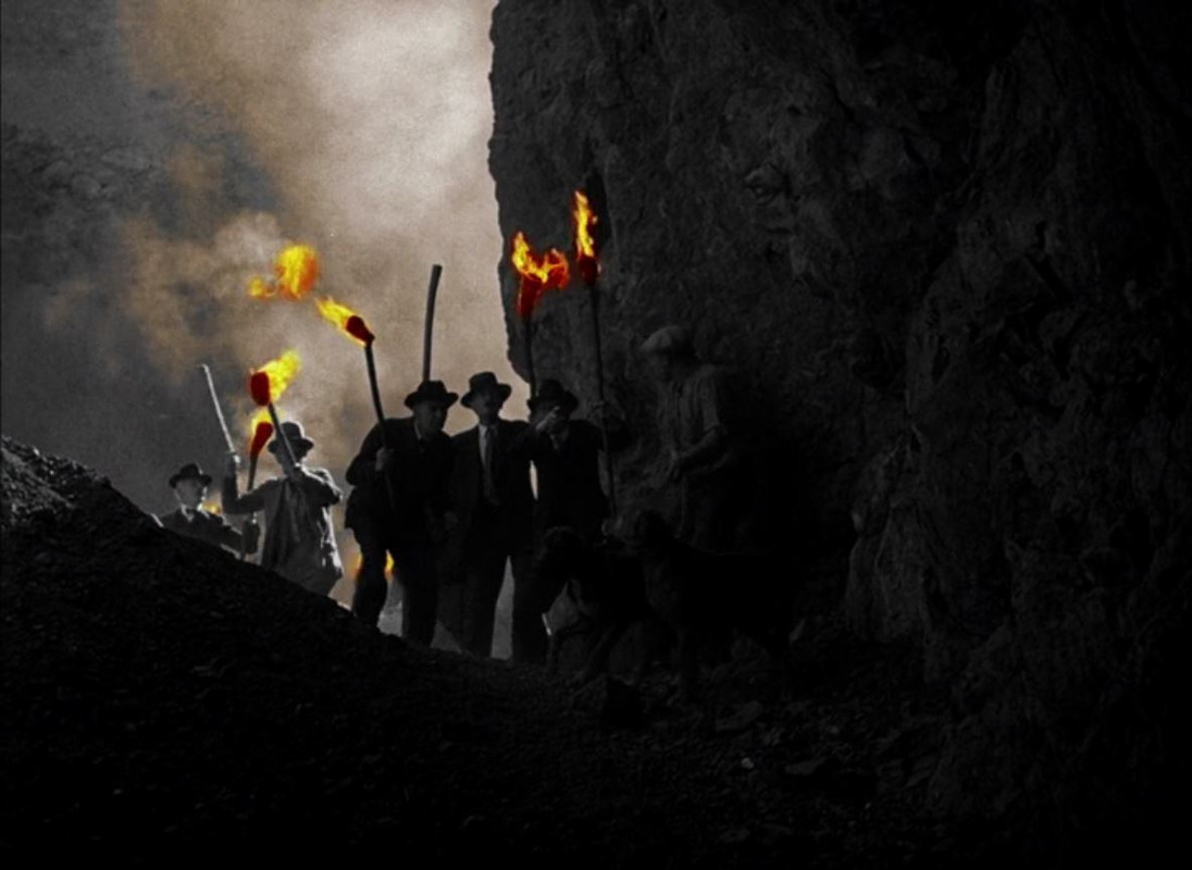 [Obrazek: The-Vampire-Bat-1933-RESTORED-BDRip-x264...273897.jpg]