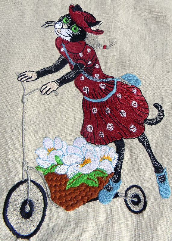 кошка на велике