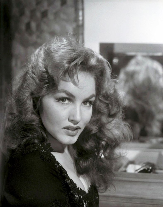 Julie_Newmar_mb63