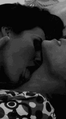 lesbian-kiss.gif