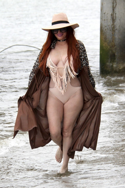 Phoebe-Price-upskirtSTARS.com (17)