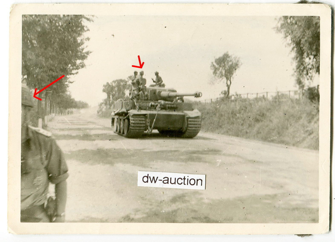 Panzer Typ Tiger unterstützt Fallschirmjäger im 