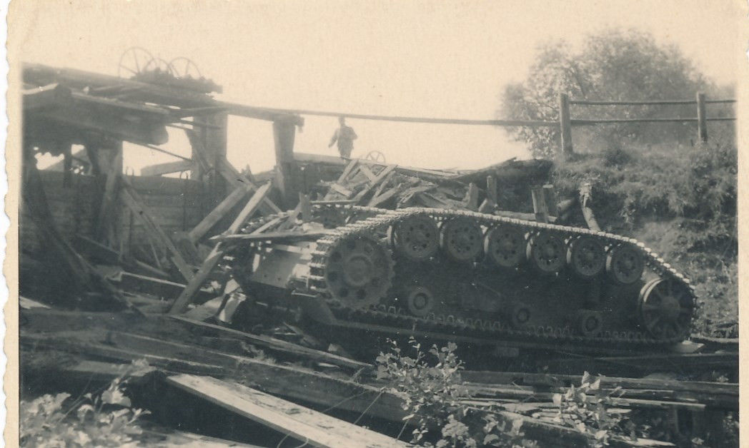 Or. Foto panzer Tank von Brücke gestürzt NR.1