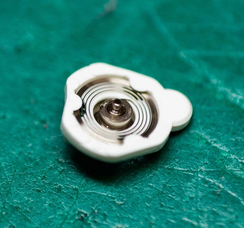 Grand-Seiko-9F-Spring-close-up__01