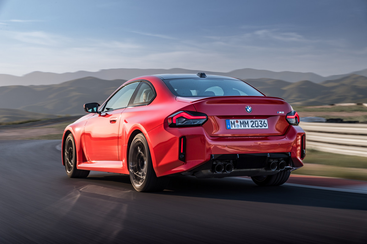 P90482723_highRes_the-all-new-bmw-m2-r