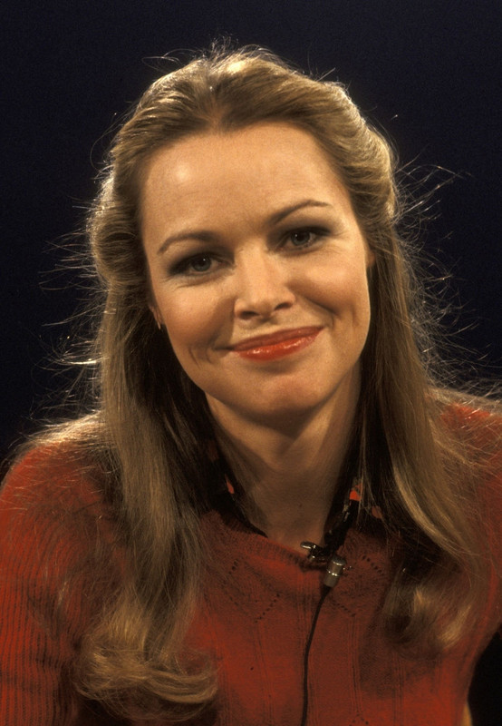 michelle_phillips_b24