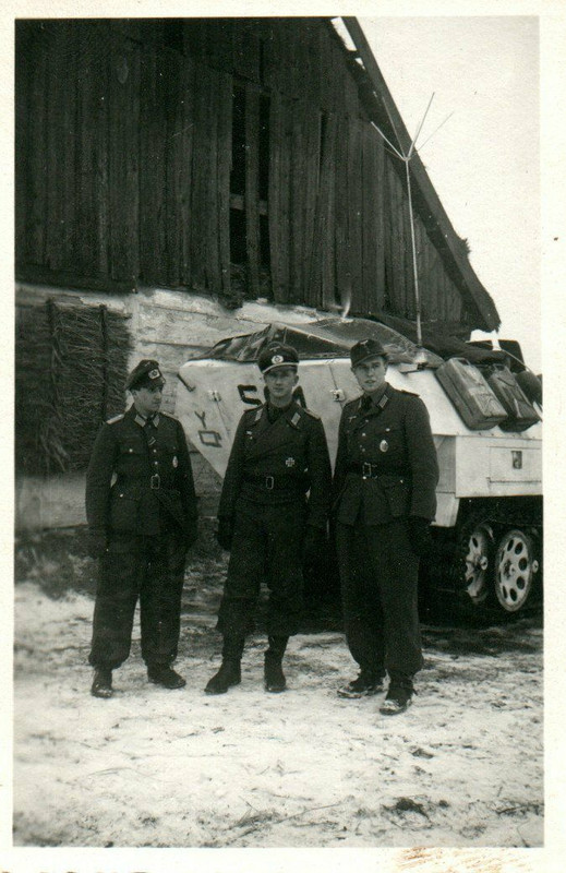 Foto, Wk2, Spähpanzer Nummer 501 im Schneetarn und Funk Antenne