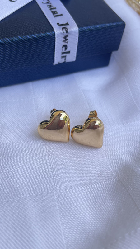 Arete de Corazón Mediano Relleno Dorado